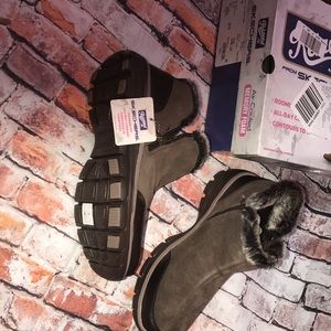 Sketchers relaxed fit boots 9M NEW MEMORY FOAM